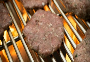 A Grill Grates - Pitting Cast Iron Against Stainless Steel